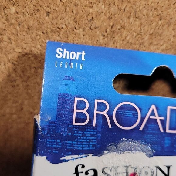 Fashion Diva Short Length Glue-On Nails - NIP - Picture 2 of 5